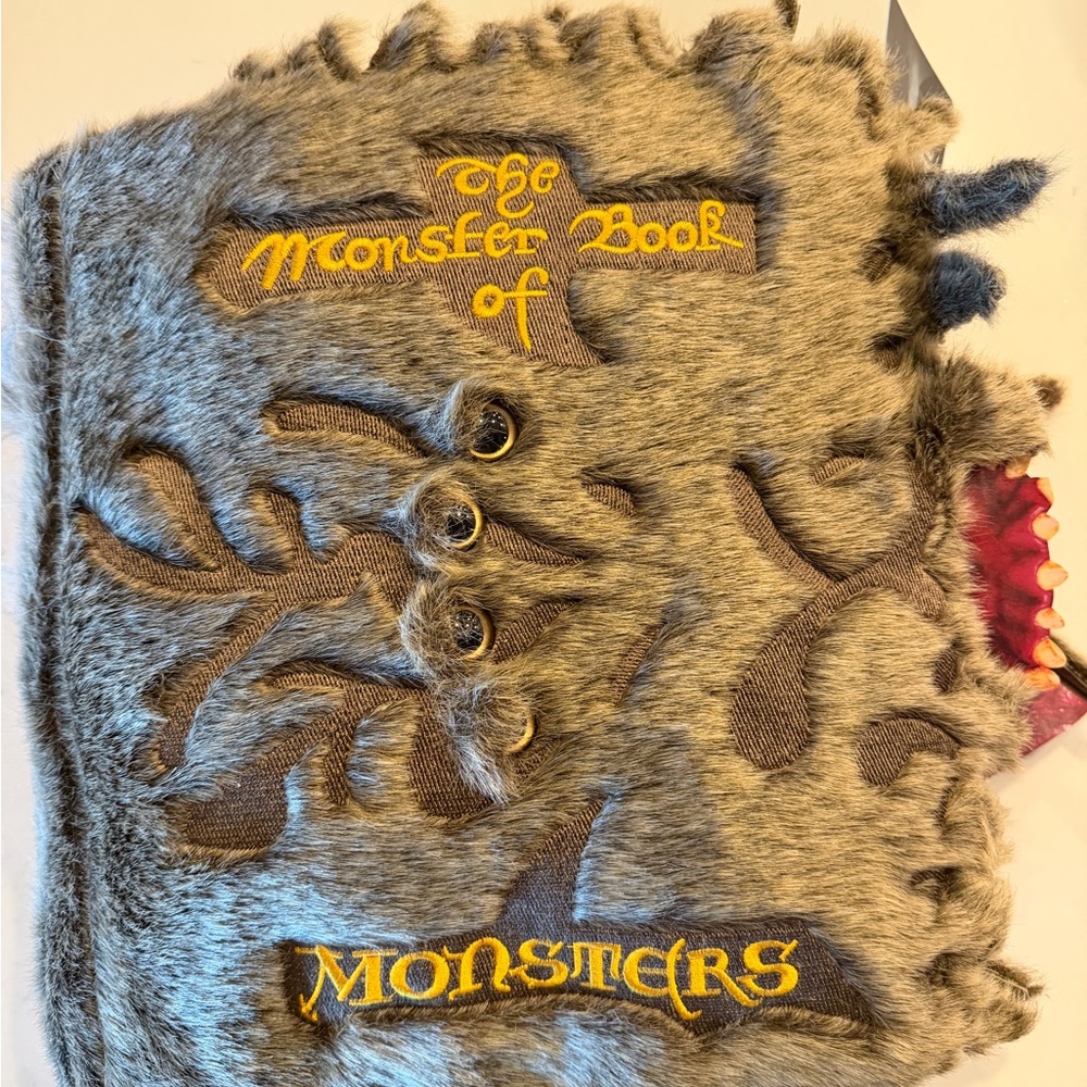 The monster book of monsters- Wizarding World of Harry Potter NWT
